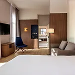 Radisson Blu Hotel, Centre Ξενοδοχείο 4*