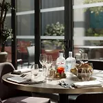 Radisson Blu Hotel, Centre فندق روان