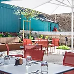 Radisson Blu Hotel, Centre فندق روان