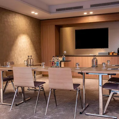 Radisson Blu Hotel, Centre 호텔 4*
