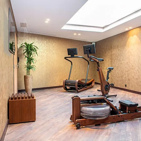 Radisson Blu Hotel, Centre 4*