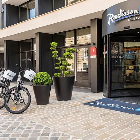 Radisson Blu Hotel, Centre 4*