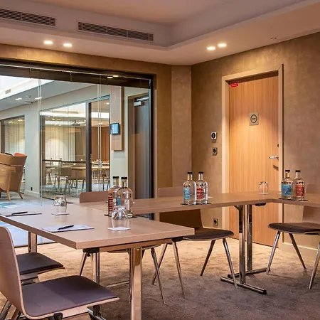 鲁昂中心拉迪森蓝光酒店 酒店
