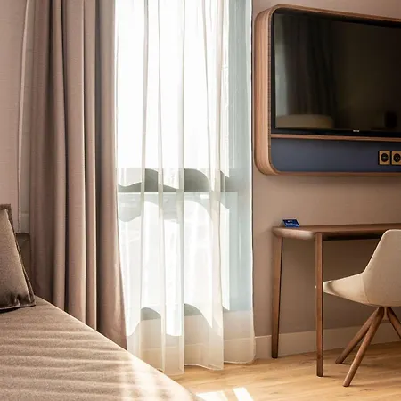 Radisson Blu Hotel, Centre Hotel 4*