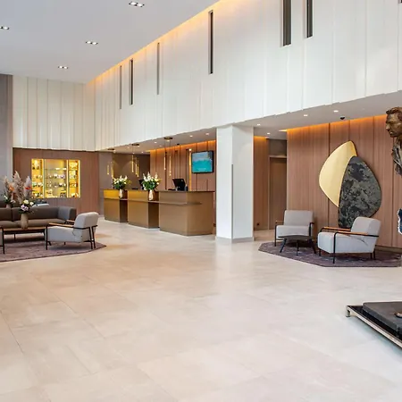 Hotel Radisson Blu Hotel, Centre 4*