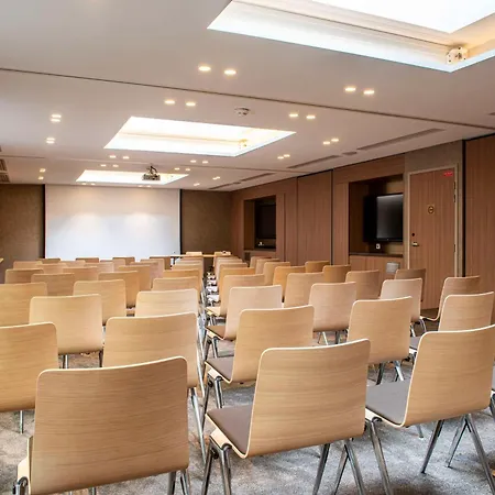 Radisson Blu Hotel, Centre 4*