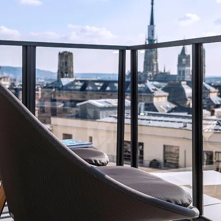 Radisson Blu Hotel, Centre 4*