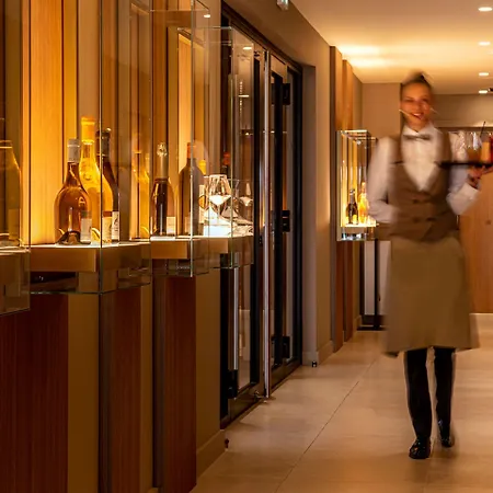 Radisson Blu Hotel, Centre 4*