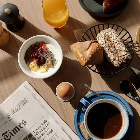 Radisson Blu Hotel, Centre 4*