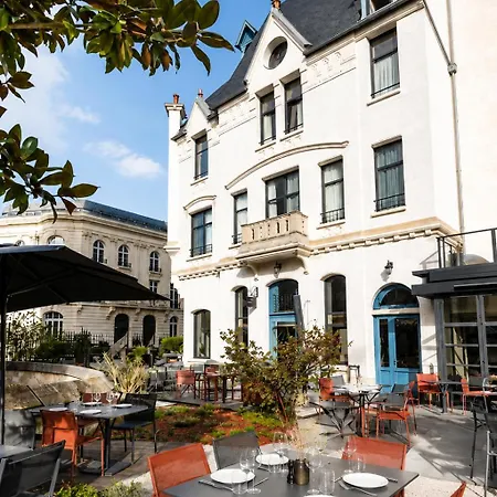 Radisson Blu Hotel, Centre Hotel 4*