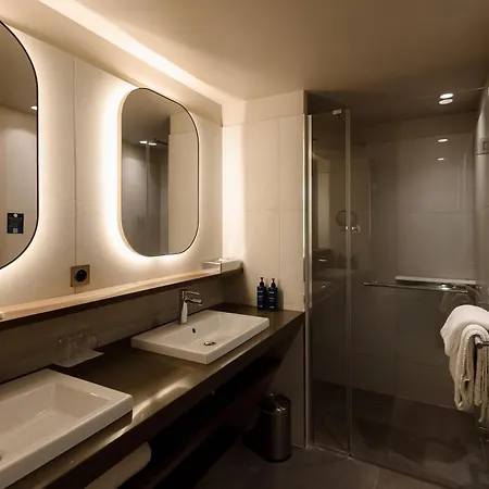 Radisson Blu Hotel, Centre Hotel 4*