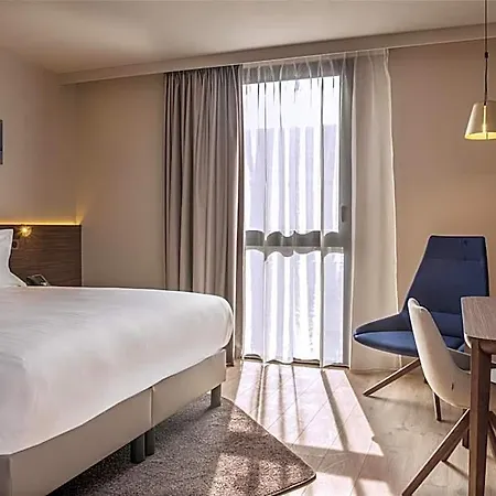 Hotel Radisson Blu Hotel, Centre 4*