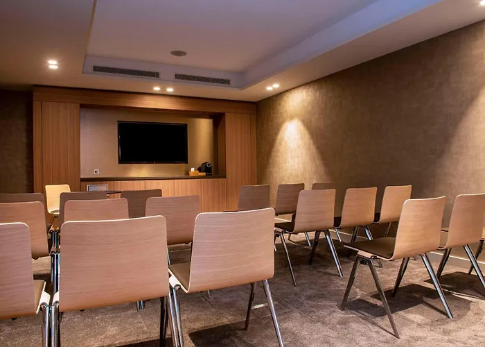 Radisson Blu Hotel, Centre 4*