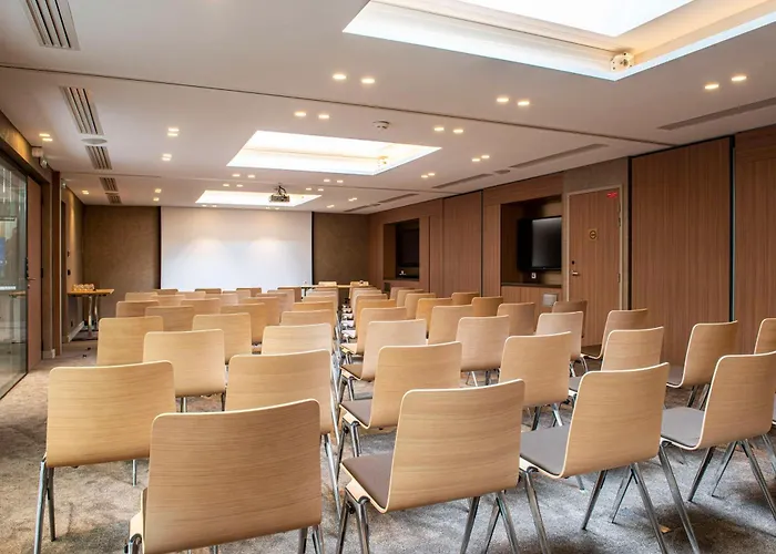 Radisson Blu Hotel, Centre 4*