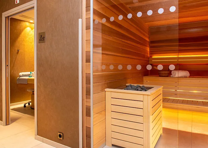 Radisson Blu Hotel, Centre 4*