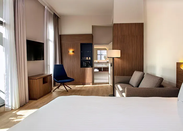 Radisson Blu Hotel, Centre Hotel 4*