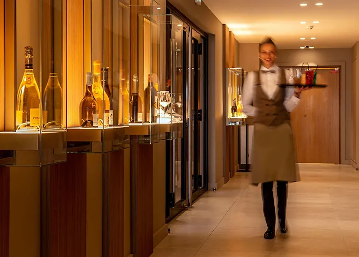 Radisson Blu Hotel, Centre 4*